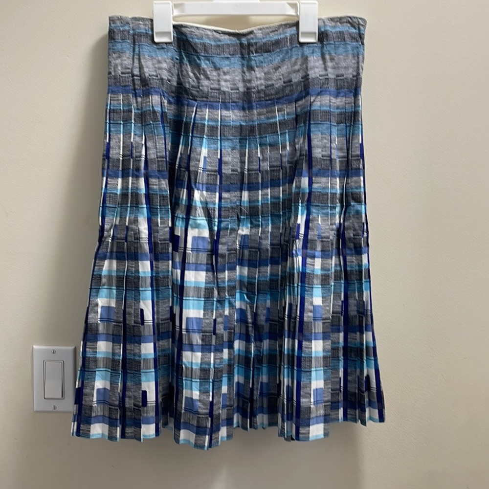 Liz Claiborne Plaid Pleated Drop Waist Skirt in perfect used condition